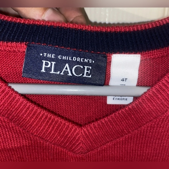 Boys Red Sweater 4T The Childrens Place - Picture 2 of 2